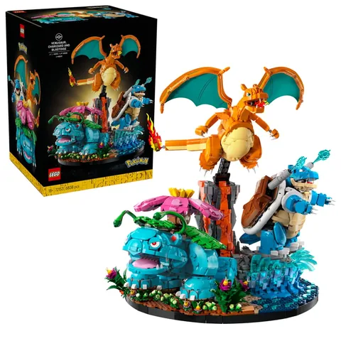 Venusaur, Charizard és Blastoise – A doboz a megépített Pokémon-modellel