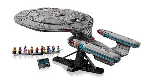 Star Trek: U.S.S. Enterprise NCC-1701-D – Az Enterprise oldalról, minifigurákkal