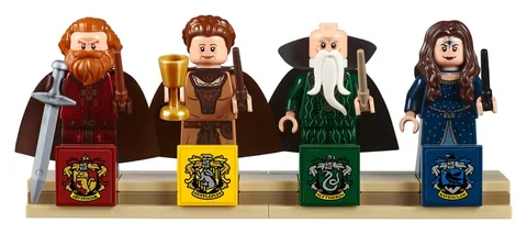 Roxfort kastély – A Roxfort négy alapítójának minifigurája